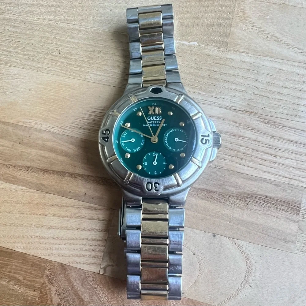 Rare Guess waterpro mens two tone green dial diver sport watch NEW BATTERY